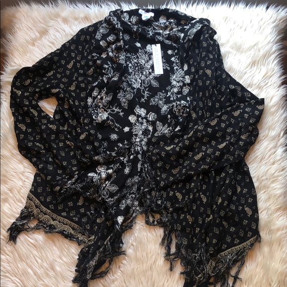 Sole Society Other - Sole Society NWT black & tan fringe shawl wrap